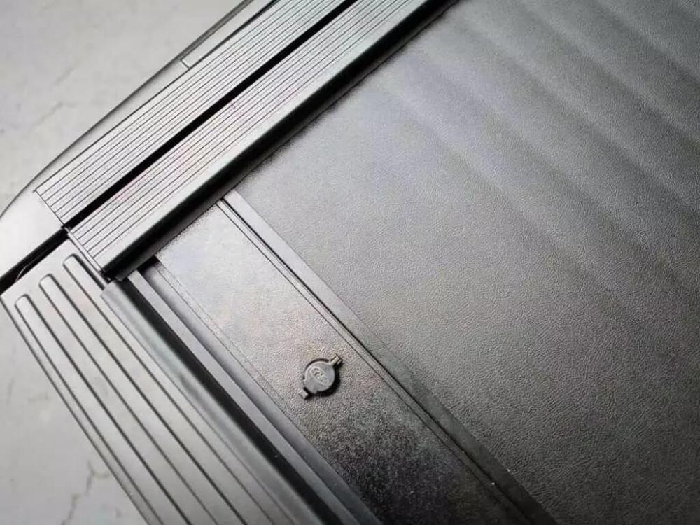 convenient-twist-lock-mechanism